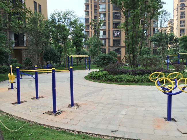 湘潭金桥城健身器材安装实例,湖南室外健身器材,湖南室外休闲椅,湖南儿童滑梯,湖南运动场地,长沙人造草皮,长沙室内外运动地板,长沙球场围栏,长沙室外健身器材,长沙室外休闲椅,长沙儿童滑梯,长沙运动场地,长沙多威体育用品有限公司