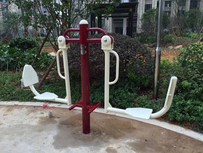 波隆城市花园室外健身器材安装实例,湖南室外健身器材,湖南室外休闲椅,湖南儿童滑梯,湖南运动场地,长沙人造草皮,长沙室内外运动地板,长沙球场围栏,长沙室外健身器材,长沙室外休闲椅,长沙儿童滑梯,长沙运动场地,长沙多威体育用品有限公司