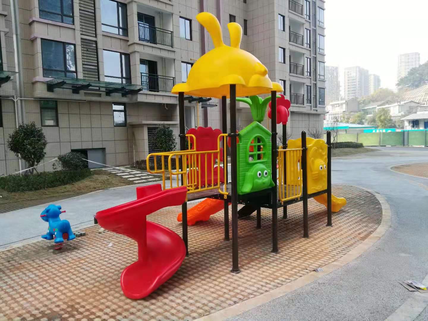 文景领秀小区安装实拍,湖南室外健身器材,湖南室外休闲椅,湖南儿童滑梯,湖南运动场地,长沙人造草皮,长沙室内外运动地板,长沙球场围栏,长沙室外健身器材,长沙室外休闲椅,长沙儿童滑梯,长沙运动场地,长沙多威体育用品有限公司